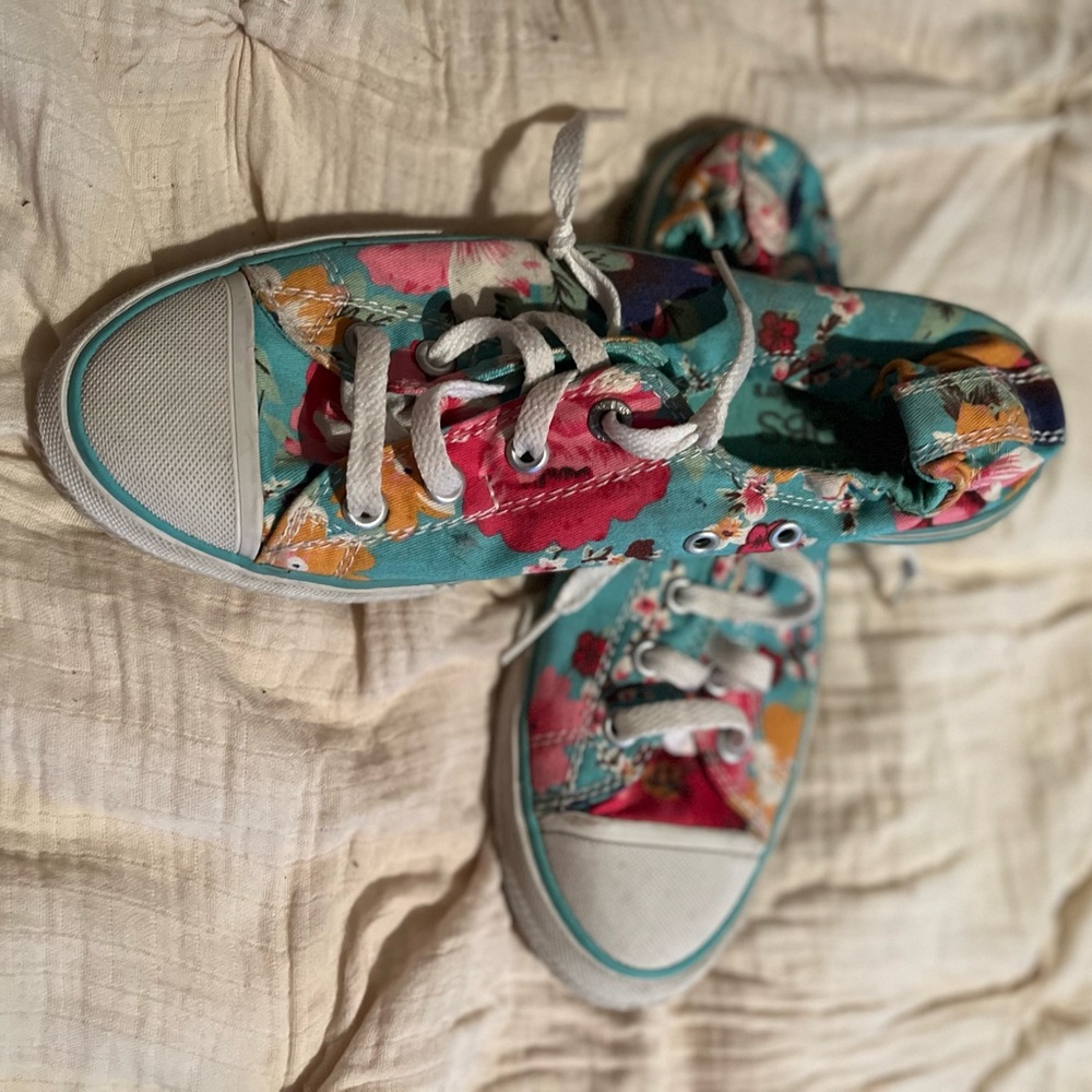 BOBS by Skechers “ Helping the World “ cute nearly new size 7.5